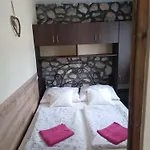 Deru Apartment *