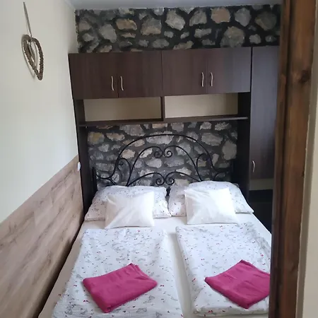 Deru Apartment *